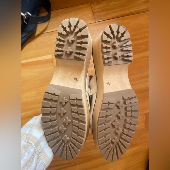 Kelsi Dagger Women's White Slip-On Mules with Chain Detail - Picture 7 of 10